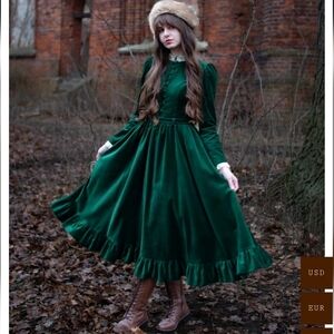 Size XS Elegant Green Velvet Revintaria Dress